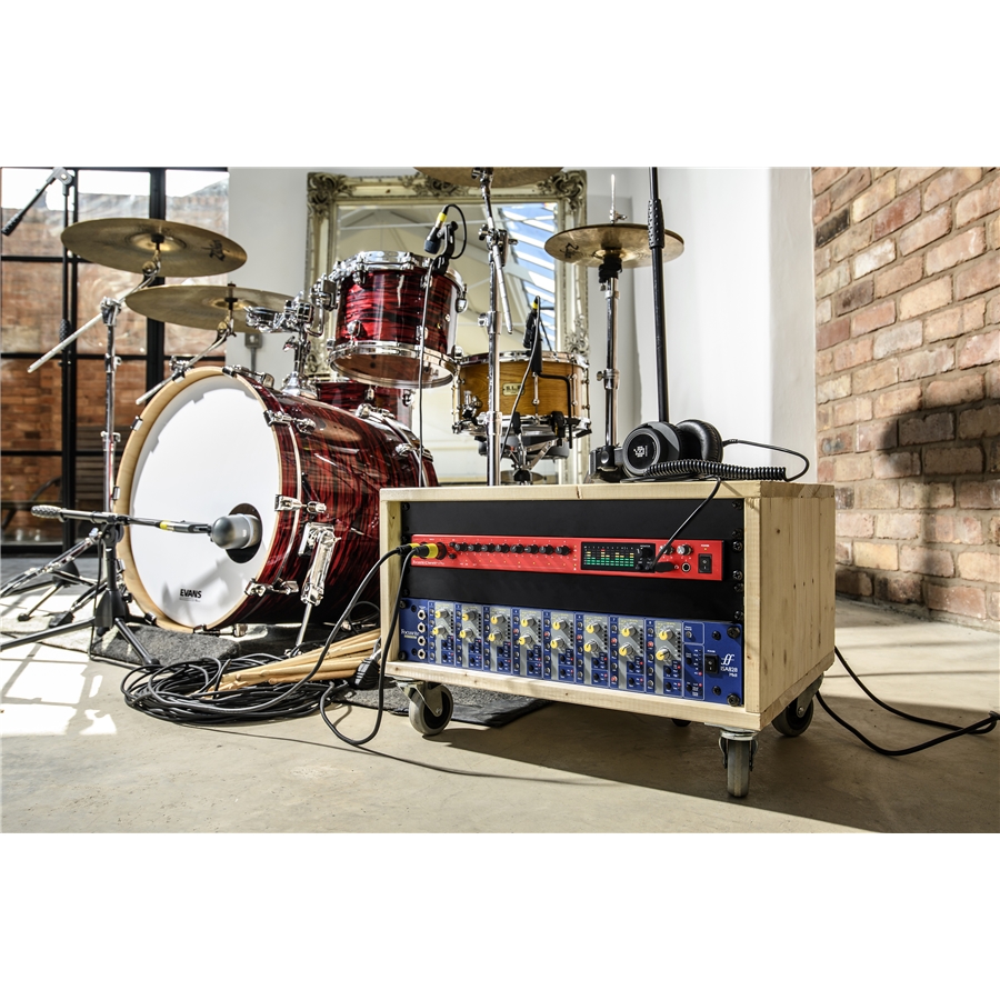 26-focusrite-clarett-8pre-gfo02001225_3