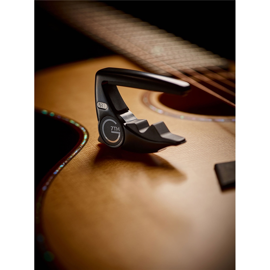 27-g7th-performance-3-art-6-string-satin-black-capo-12103065_5