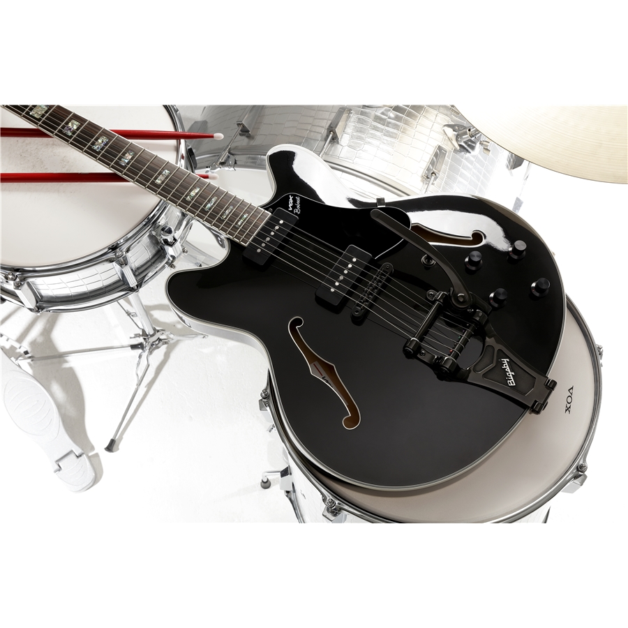 56-vox-bobcat-v90b-bigsby-jet-black-c1030152018_3