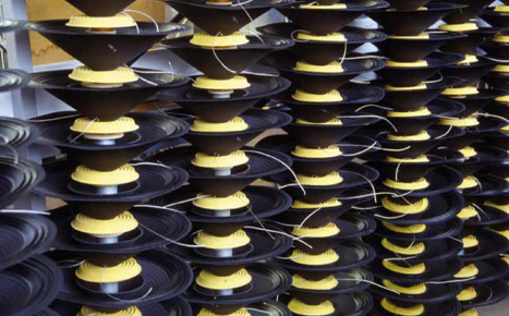 Una pila di coni G12 pronti per l'assemblaggio