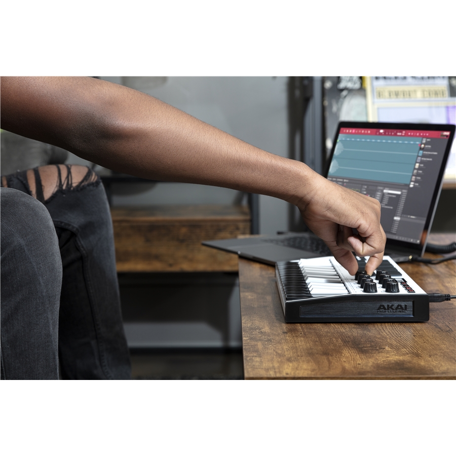 8-akai-professional-mpk-mini-mkiii-white-1070015545_12