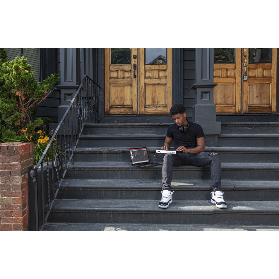 8-akai-professional-mpk-mini-mkiii-white-1070015545_7