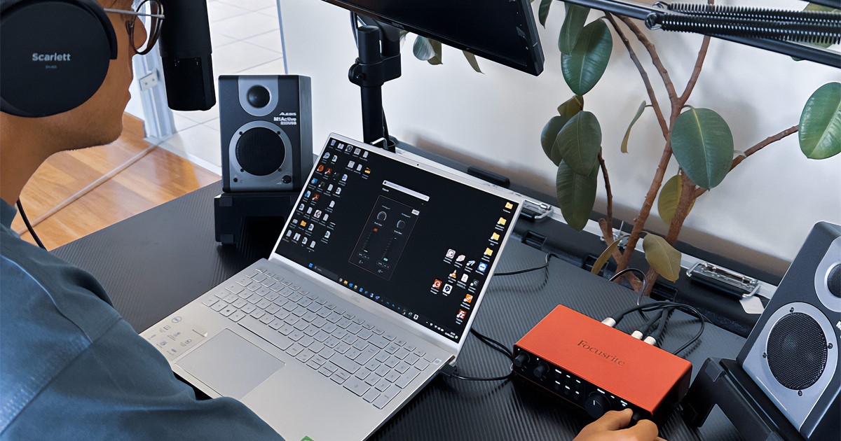 Focusrite Scarlett 2i2 Studio 4th Gen